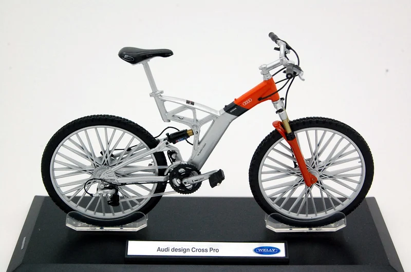 Bicicletta Audi Design Cross Pro argento / arancione 1:10