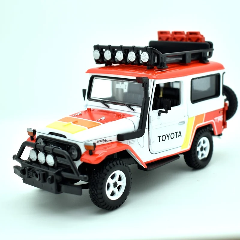 Toyota FJ40 Land Cruiser 1974 off road version with roof rack "Toyota" 1:24