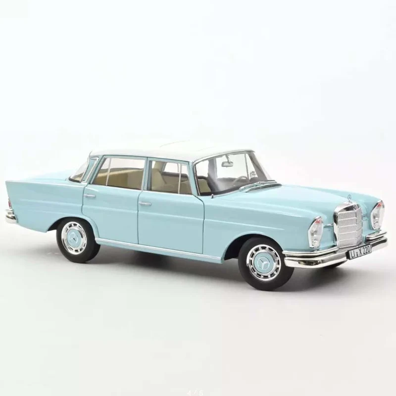 Mercedes-Benz 220 S (W111) 1965 light blue / white 1:18