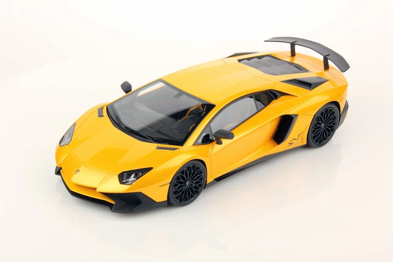 Lamborghini Aventador LP 750-4 2015 Superveloce New Giallo Orion 1:18