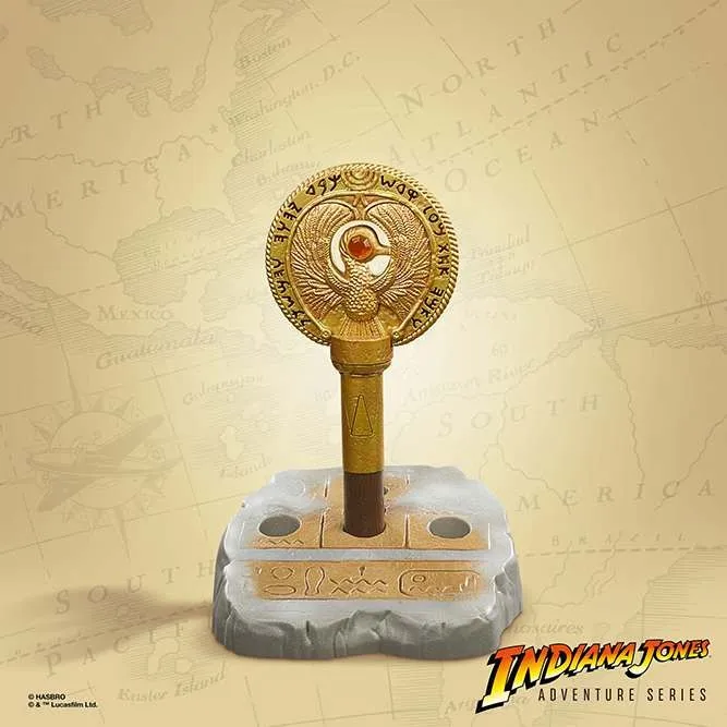 Indiana Jones Adventure Series Replica "Copricapo e Asta di Ra"