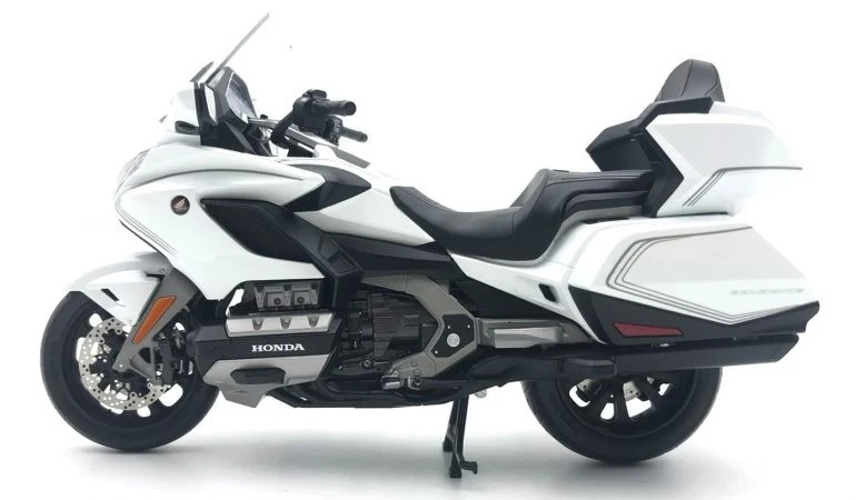 Honda Goldwing Tour 2020 White 1:12