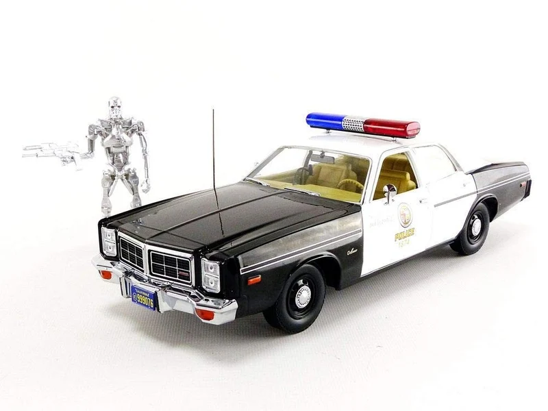 Dodge Monaco Metropolitan Police 1977 "Terminator" con T-800 Endoskeleton 1:18