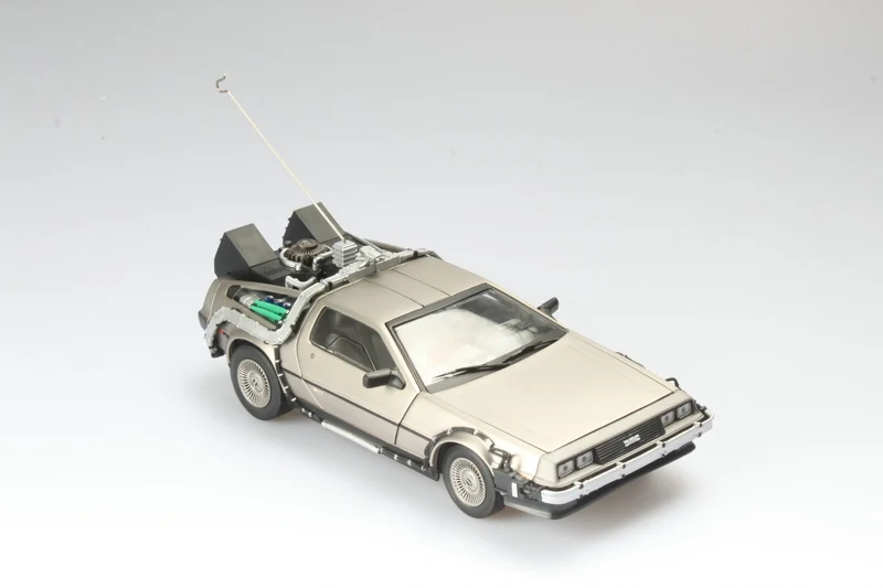 De Lorean DMC "Back to the Future - Ritorno al Futuro" 1985 Parte I 1:18