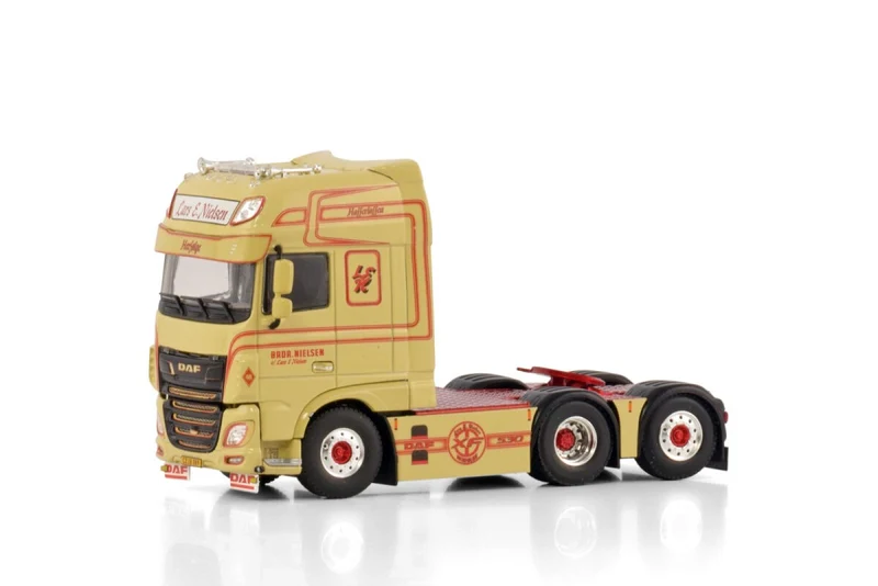 Daf XF Super Cpace Cab MY 2017 6x2 "Lars E. Nielsen" 1:50 (DK)