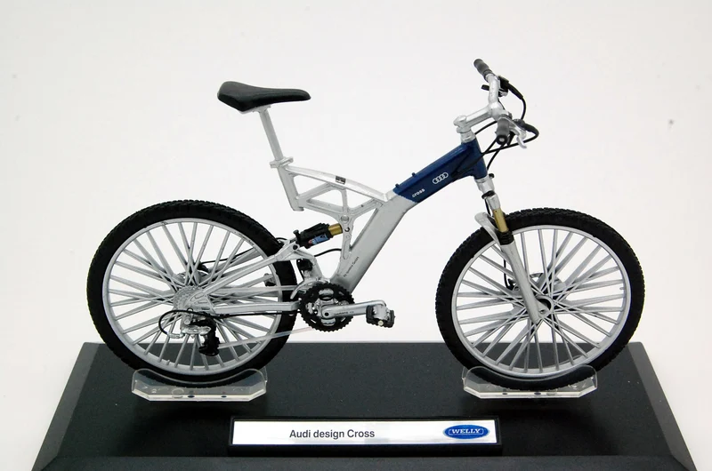 Bicicletta Audi Design Cross argento / blu 1:10