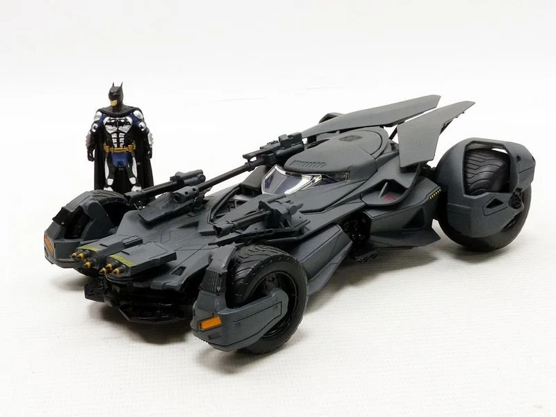 Batmobile 2017 with Batman Figure 1:24