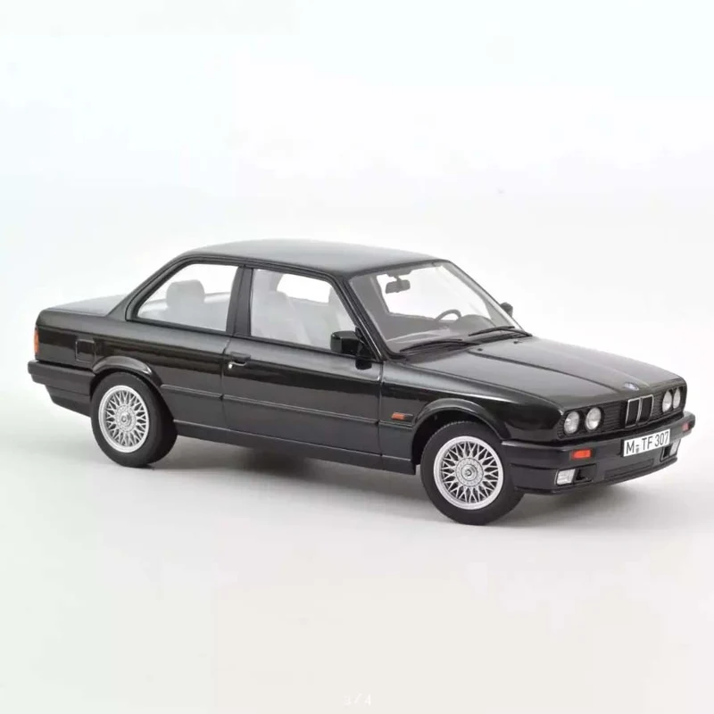BMW 325i 1988 Noir métallisé 1:18