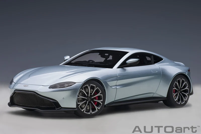 Aston Martin Vantage 2019 skyfall argento 1:18