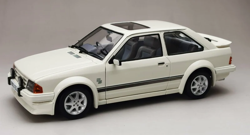 Ford Escort RS Turbo 1984 Diamond White 1:18