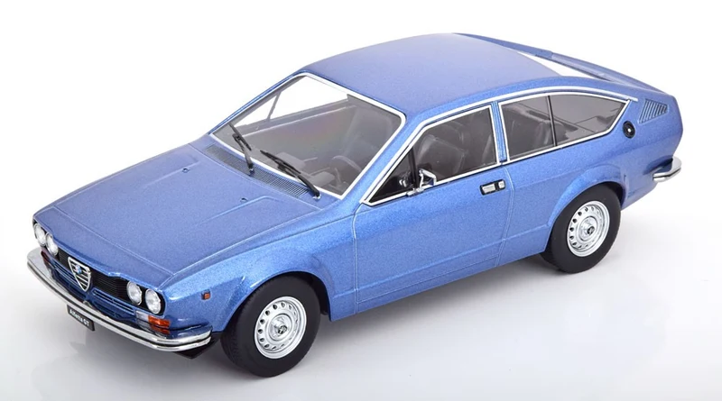 Alfa Romeo Alfetta GTV 1600 anno 1976 Light Blue Metallic 1:18