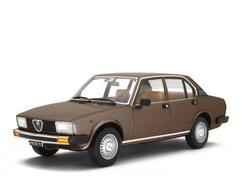 Alfa Romeo Alfetta 2.0L 1978 Luci di Bosco 1:18