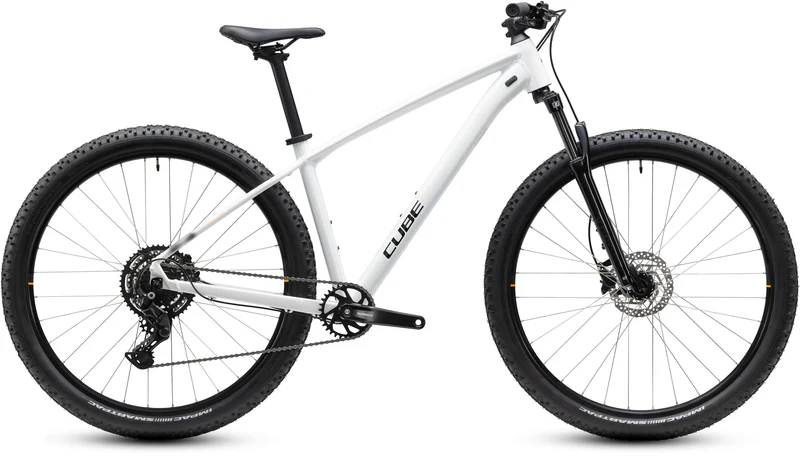 Cube Aim One metallicwhite´n´black 2027