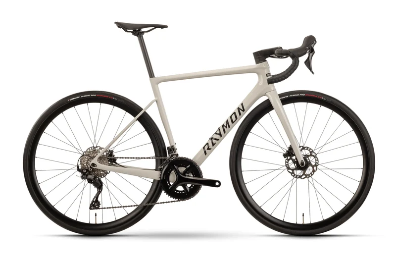 Raymon Kirana light gray stealth 2025